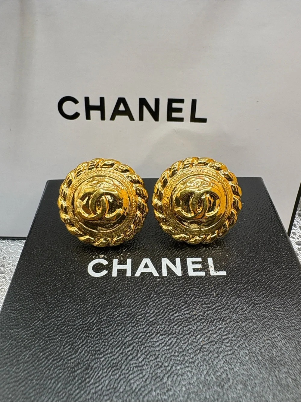 CHANEL🌟Gold Interlocking CC Rope-Trim Button Earrings W/Chanel box &bag
